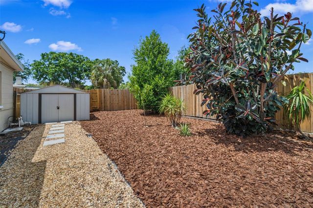 6010 N GUNLOCK AVENUE, Tampa, FL 33614