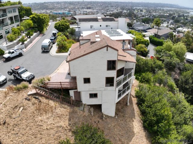2415 La France St., San Diego, CA 92109