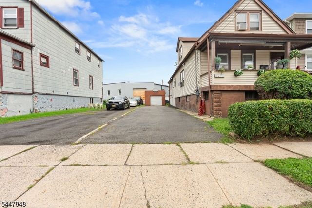 1522 Bower St, Linden City, NJ 07036