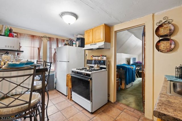 1522 Bower St, Linden City, NJ 07036