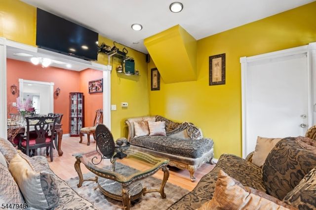 1522 Bower St, Linden City, NJ 07036