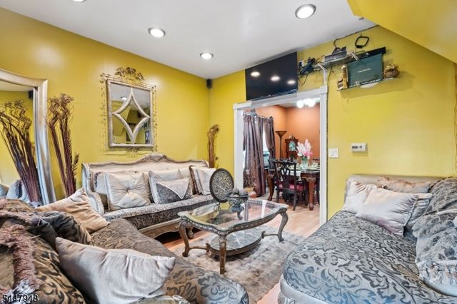 1522 Bower St, Linden City, NJ 07036