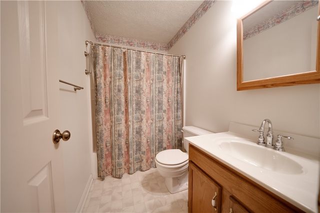 1117 Old Farm Rd, Cecil, PA 15055