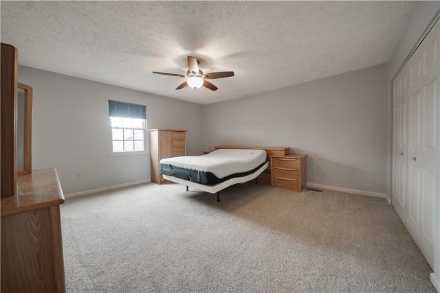 1117 Old Farm Rd, Cecil, PA 15055