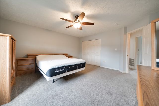 1117 Old Farm Rd, Cecil, PA 15055