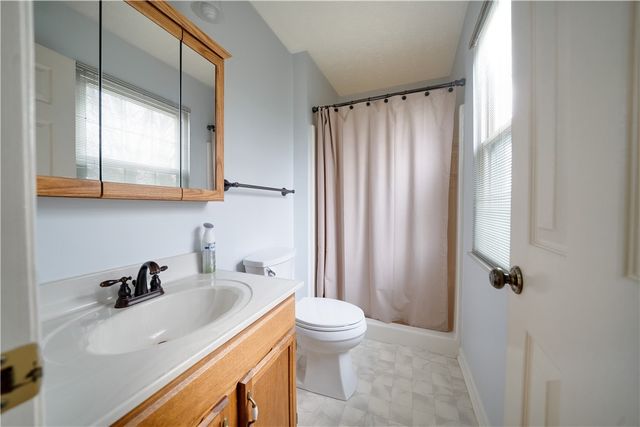 1117 Old Farm Rd, Cecil, PA 15055