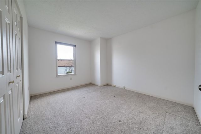 1117 Old Farm Rd, Cecil, PA 15055