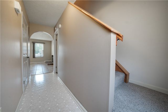 1117 Old Farm Rd, Cecil, PA 15055