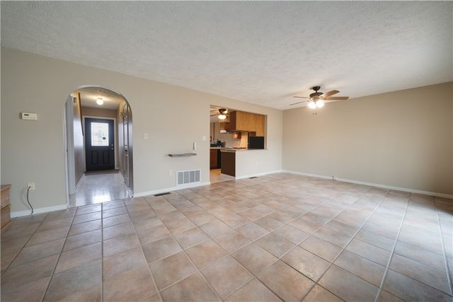 1117 Old Farm Rd, Cecil, PA 15055