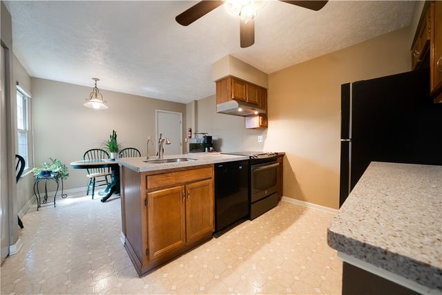 1117 Old Farm Rd, Cecil, PA 15055