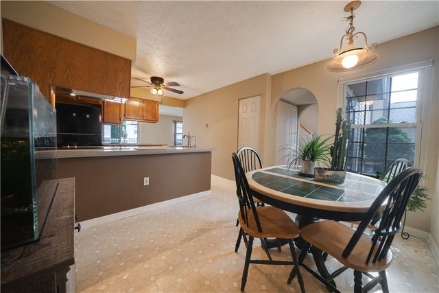 1117 Old Farm Rd, Cecil, PA 15055