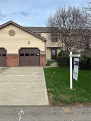 1117 Old Farm Rd, Cecil, PA 15055