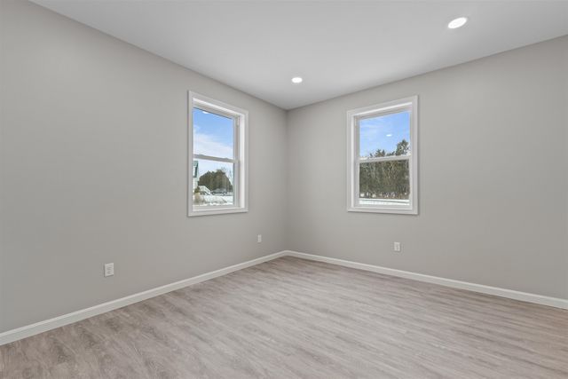 52 East Olive Street, Grand Isle, VT 05458