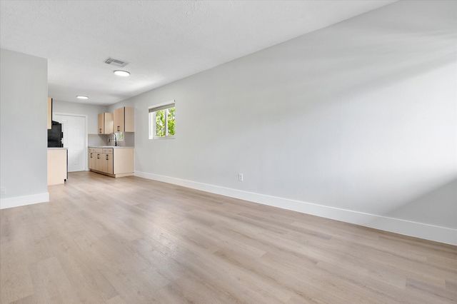720 NE 7th Street 8, Hallandale Beach, FL 33009