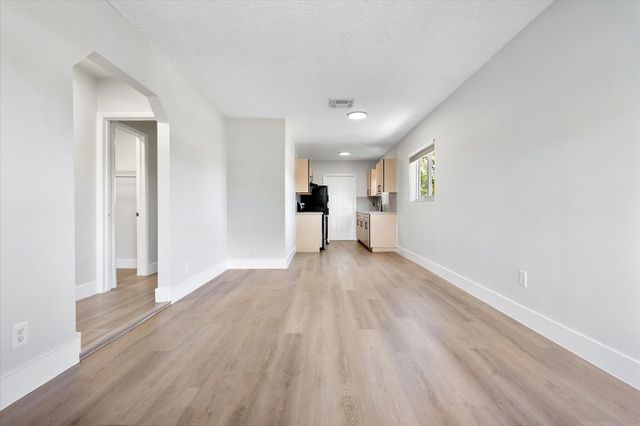 720 NE 7th Street 8, Hallandale Beach, FL 33009