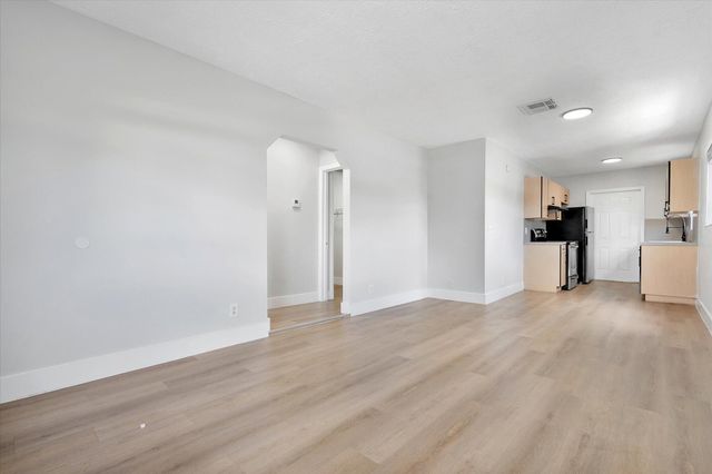 720 NE 7th Street 8, Hallandale Beach, FL 33009