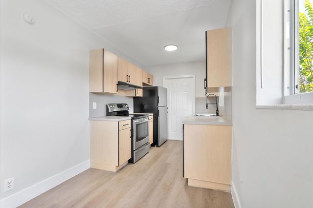 720 NE 7th Street 8, Hallandale Beach, FL 33009