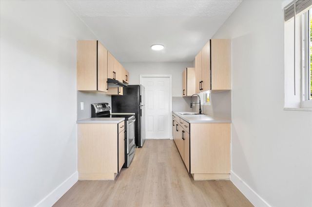 720 NE 7th Street 8, Hallandale Beach, FL 33009