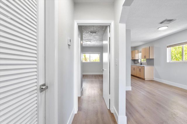 720 NE 7th Street 8, Hallandale Beach, FL 33009