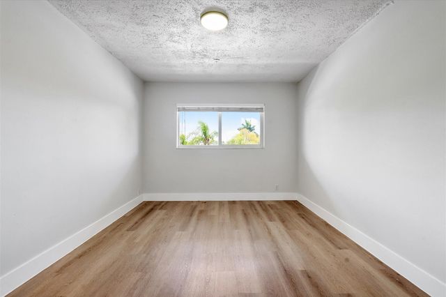 720 NE 7th Street 8, Hallandale Beach, FL 33009