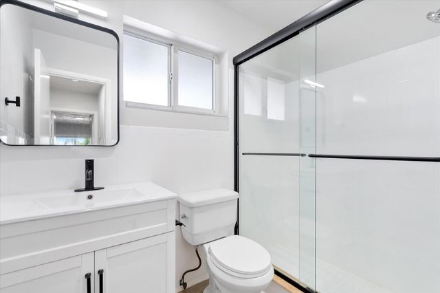 720 NE 7th Street 8, Hallandale Beach, FL 33009
