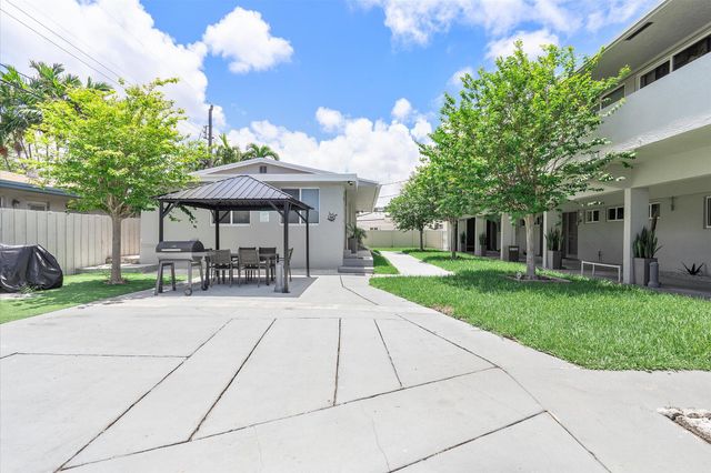 720 NE 7th Street 8, Hallandale Beach, FL 33009