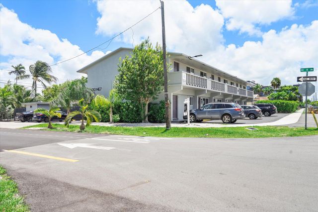 720 NE 7th Street 8, Hallandale Beach, FL 33009