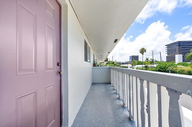 720 NE 7th Street 8, Hallandale Beach, FL 33009