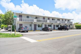 720 NE 7th Street 8, Hallandale Beach, FL 33009