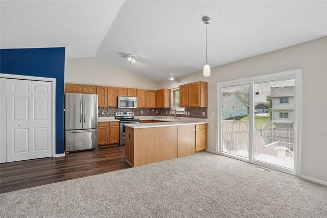 2627 Bent Ridge Court, Des Moines, IA 50320