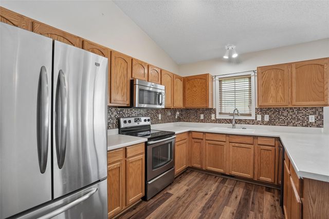2627 Bent Ridge Court, Des Moines, IA 50320