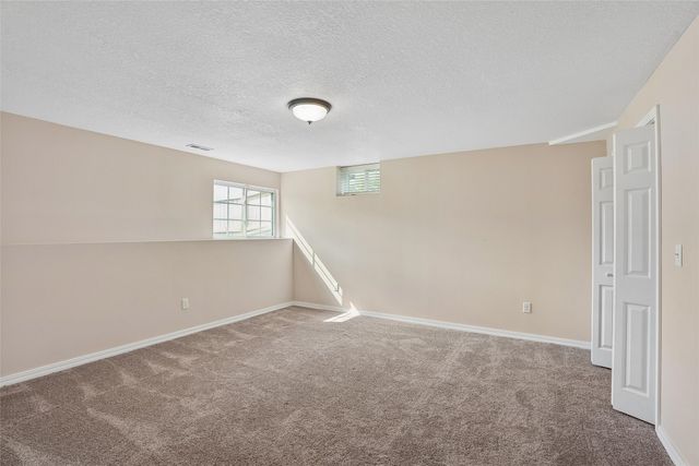 2627 Bent Ridge Court, Des Moines, IA 50320