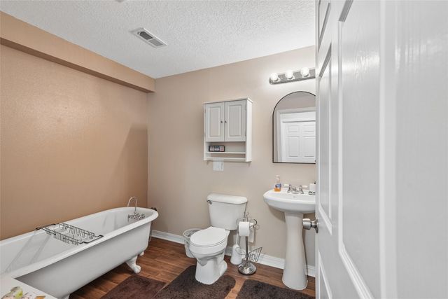 2627 Bent Ridge Court, Des Moines, IA 50320