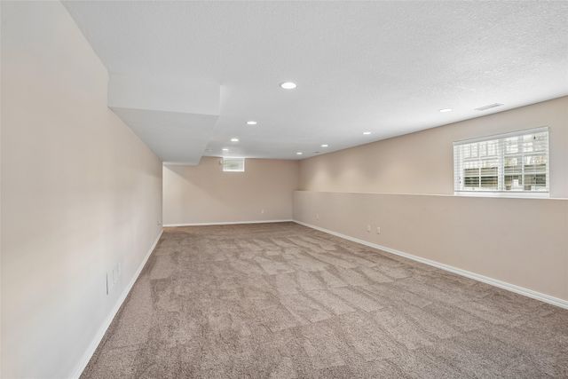 2627 Bent Ridge Court, Des Moines, IA 50320