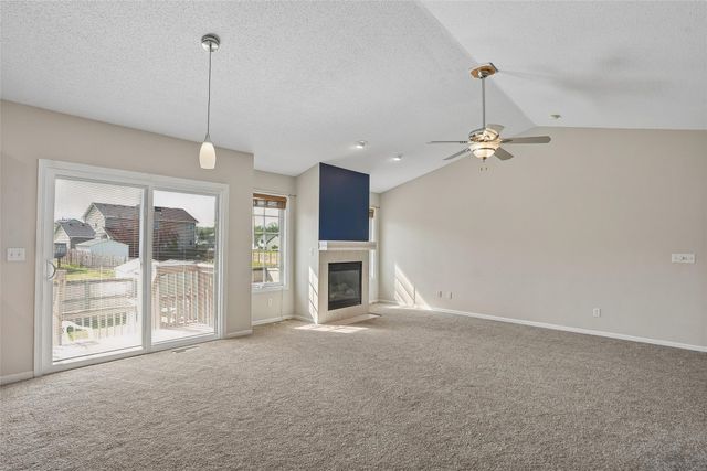 2627 Bent Ridge Court, Des Moines, IA 50320