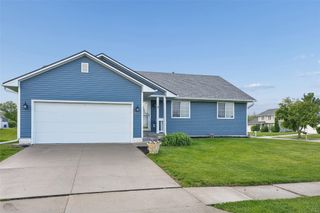 2627 Bent Ridge Court, Des Moines, IA 50320