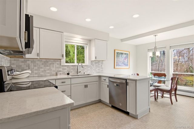 39 Lotowana Lane, Stony Brook, NY 11790
