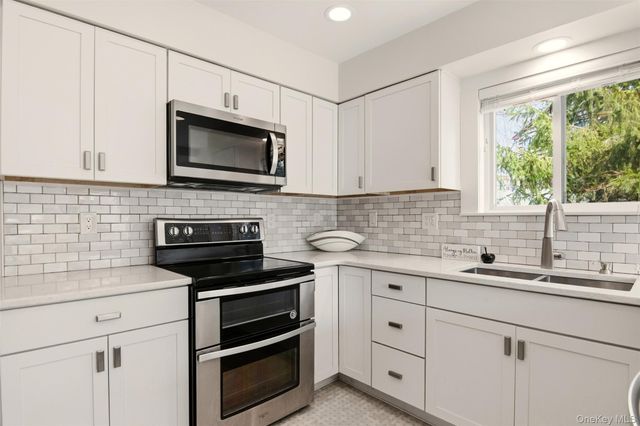 39 Lotowana Lane, Stony Brook, NY 11790