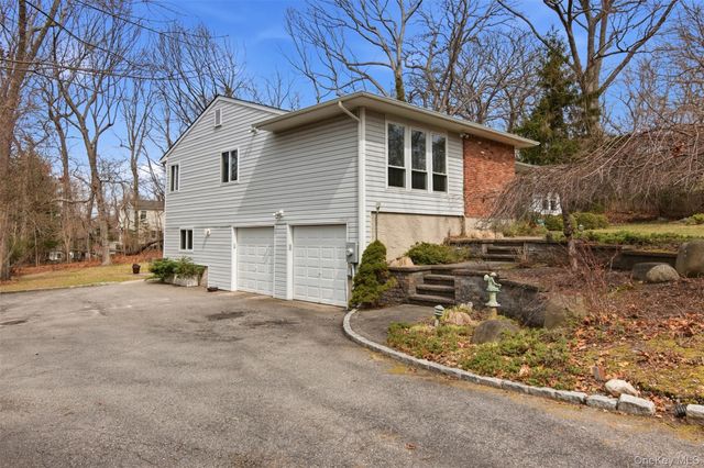 39 Lotowana Lane, Stony Brook, NY 11790
