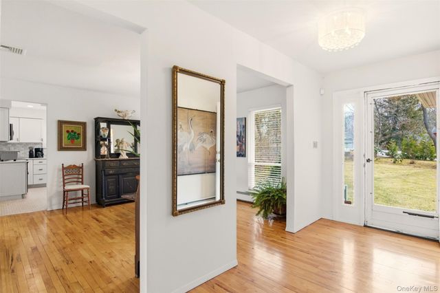 39 Lotowana Lane, Stony Brook, NY 11790