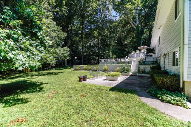 39 Lotowana Lane, Stony Brook, NY 11790