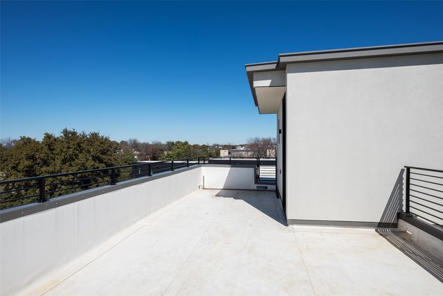 3515 Edgewater Street, Dallas, TX 75205