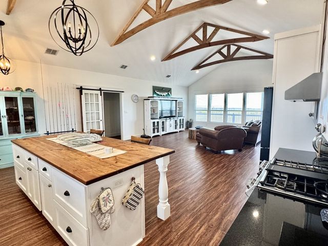 1504 Cape Velero Dr, Rockport, TX 78382