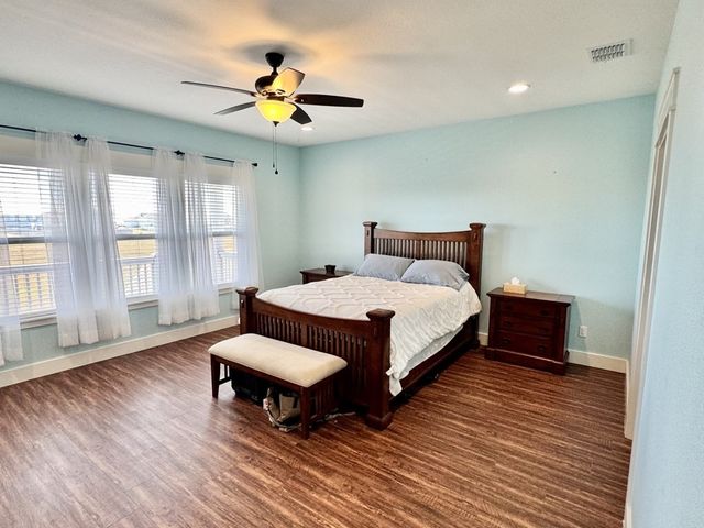 1504 Cape Velero Dr, Rockport, TX 78382