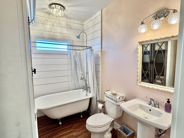 1504 Cape Velero Dr, Rockport, TX 78382