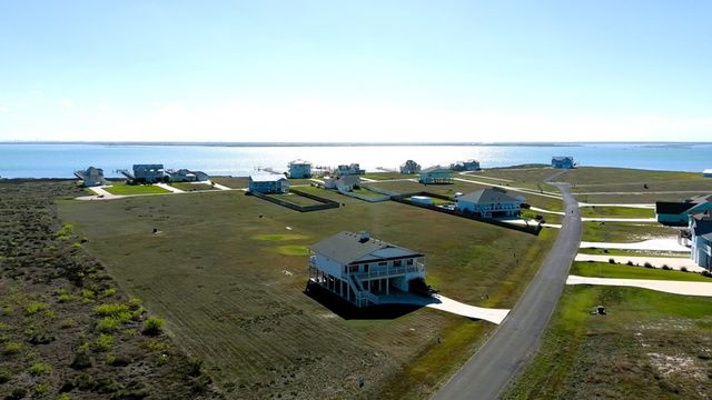 1504 Cape Velero Dr, Rockport, TX 78382