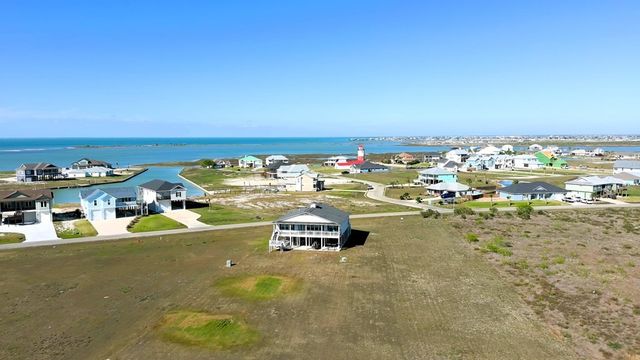 1504 Cape Velero Dr, Rockport, TX 78382