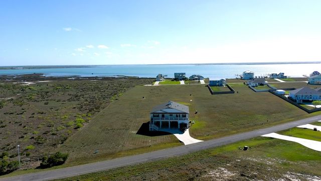 1504 Cape Velero Dr, Rockport, TX 78382