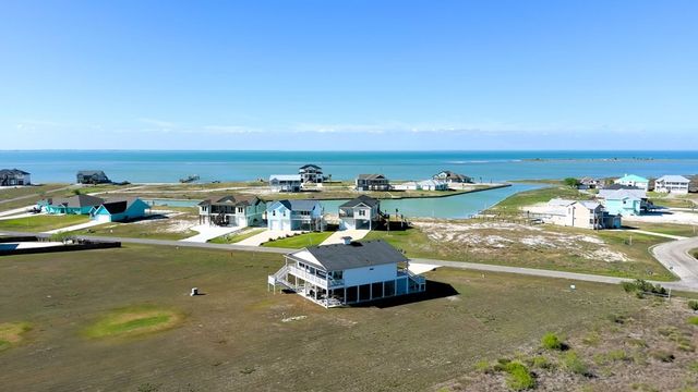 1504 Cape Velero Dr, Rockport, TX 78382