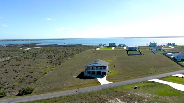 1504 Cape Velero Dr, Rockport, TX 78382